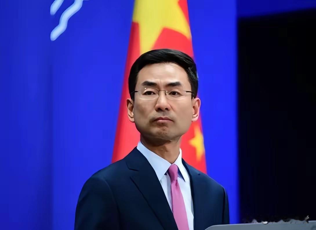 别把“认怂”包装成格局这才是最大的精神鸦片​看看伊朗，核设施拆了，姿态低了，