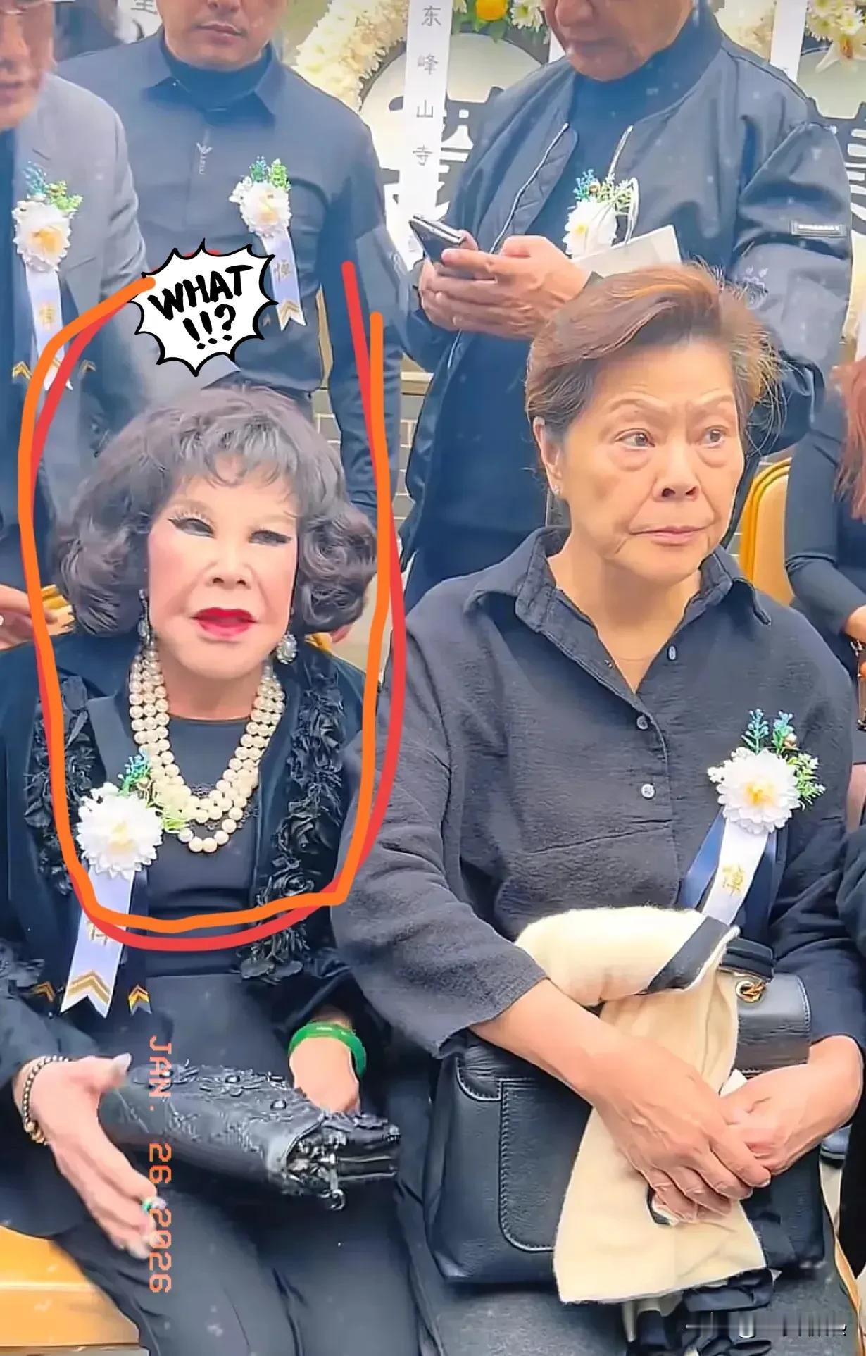 在梁小龙追悼会上我竟然发现了黄夏蕙我好奇去查了一下，查了才知道，她竟然被梁小