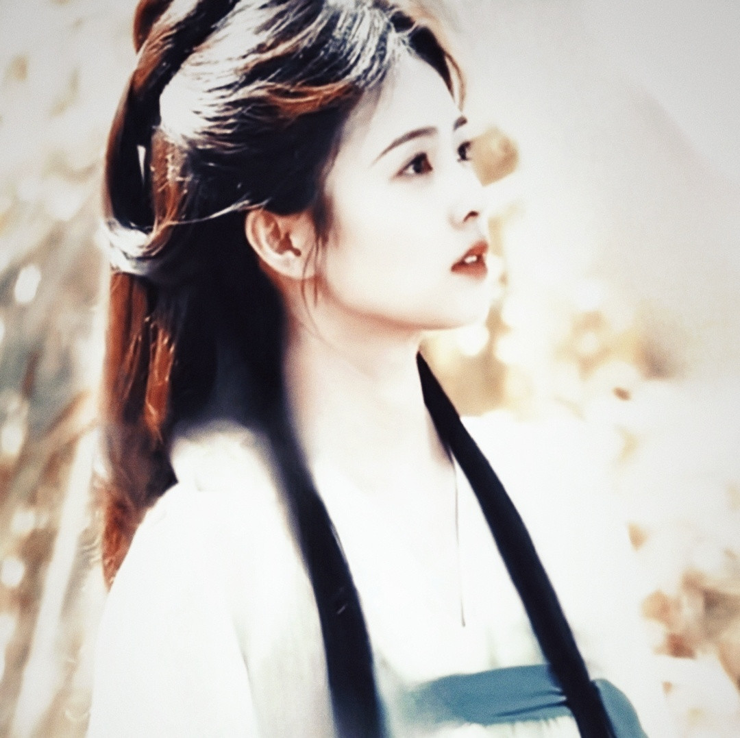 开得最旺、最香、朵最大的茉莉花，原来花期是7月-8月。所以白鹿主演的莫离，可以在