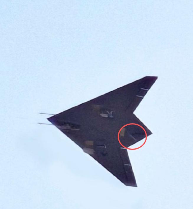 无论是双座型的歼-20S，还是体量巨大的国产六代机原型机，抑或是在9•3阅兵中亮