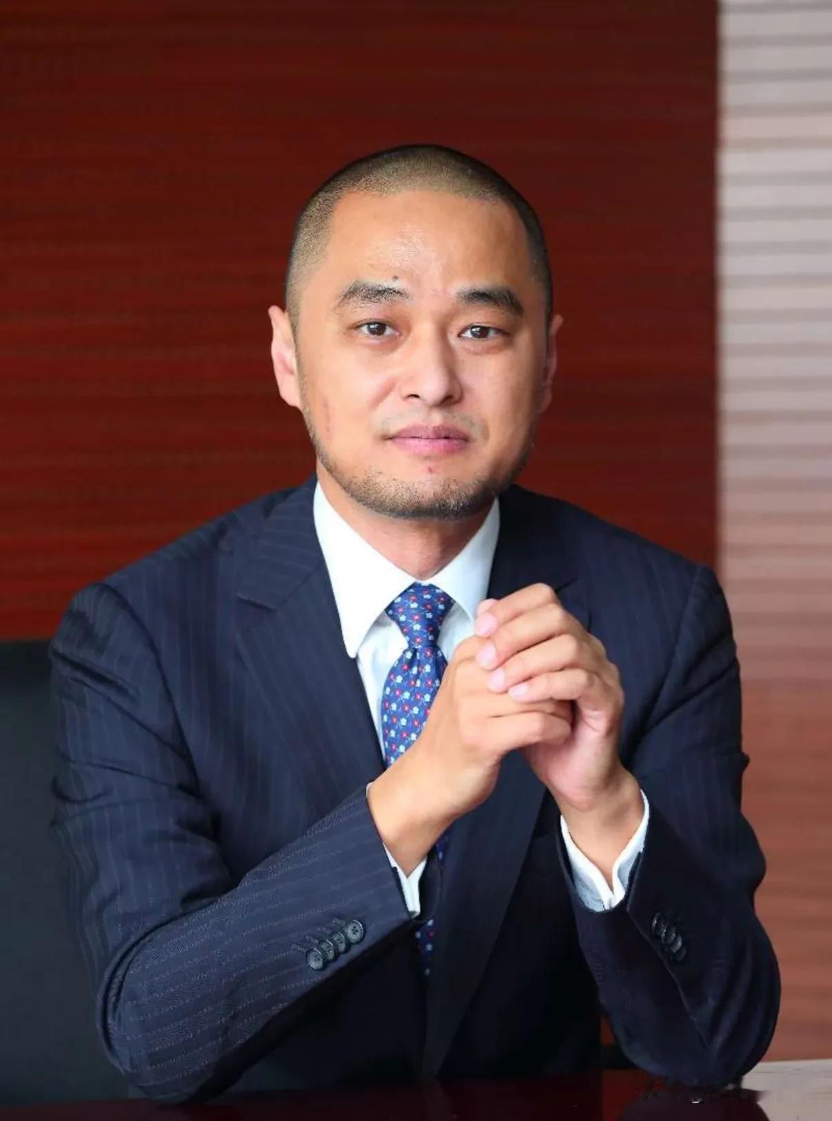 看到冯唐一段清醒又锋利的话：“实在放不下的时候，去趟重症病房或者墓地，你容