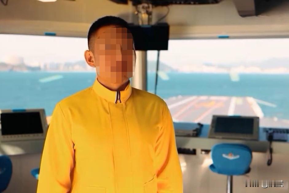 【福建舰入列后的一些新画面】