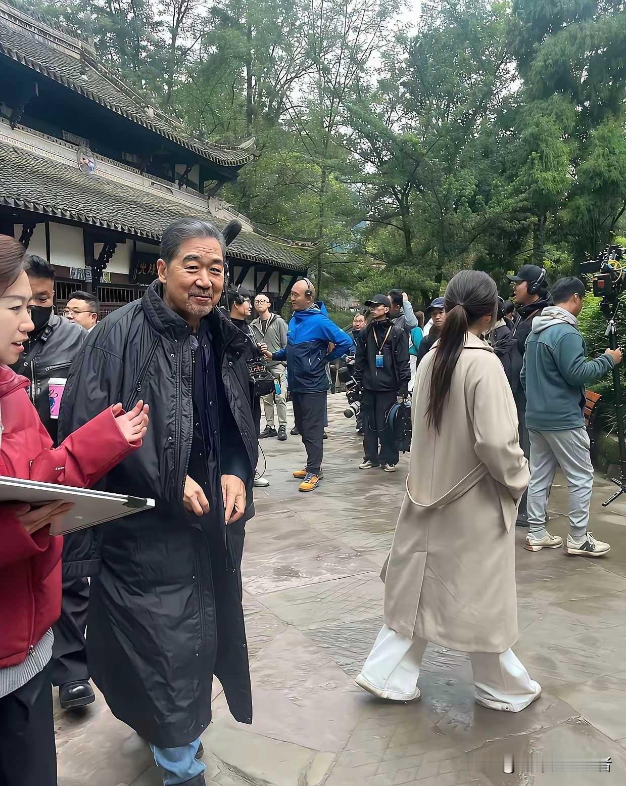 张国立太拼了，这是给儿子赚钱吗？张国立如今做起来文化大使，宣传古文化。老当益