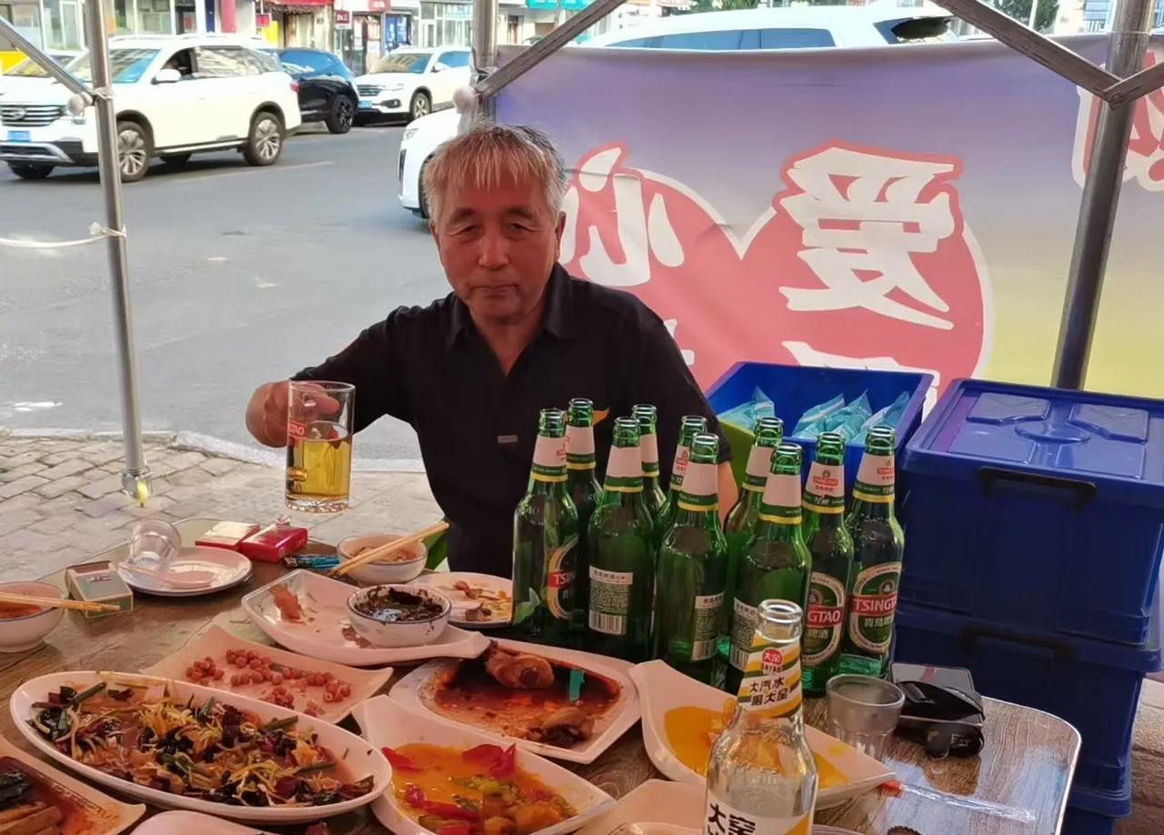我们是昨天中午开始喝的，这家馆子在三辅三道街，近珠江路口。喝了7瓶的时候，还记