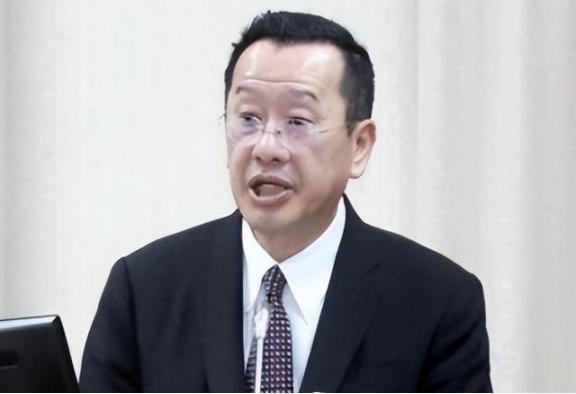 这下连“台独”自己人都撑不住了！被大陆列入“顽固分子清单”的顾立雄，竟警告赖清德