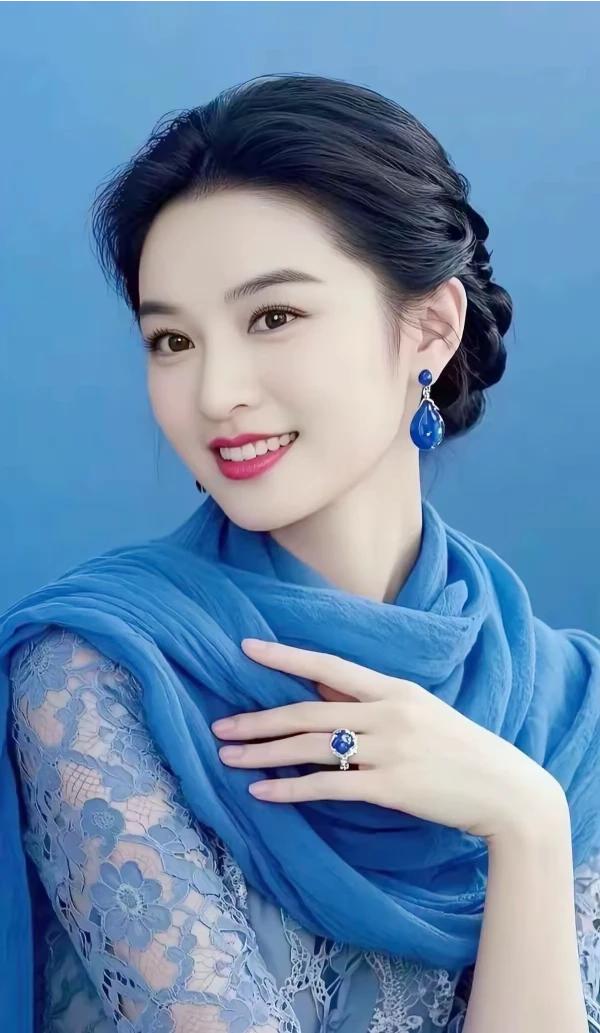 腹有诗书志趣华，内在修养才温柔。