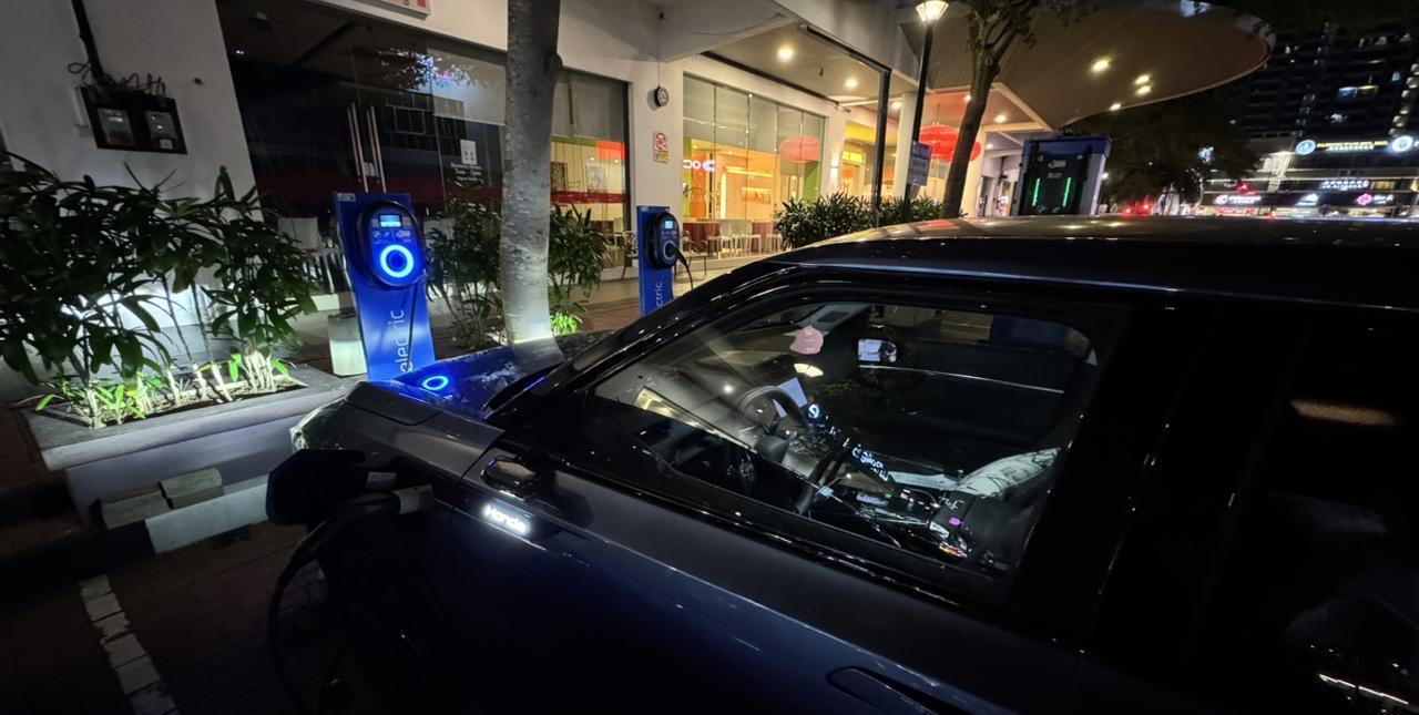 刚充完电回来，这11kW慢充口很给力在马来西亚快充桩不算普及的国家我这辆本田