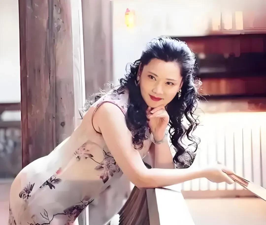 何赛飞说，生完孩子后她的一些行为得罪了很多亲戚朋友，她说出原因后，有不少网友并不