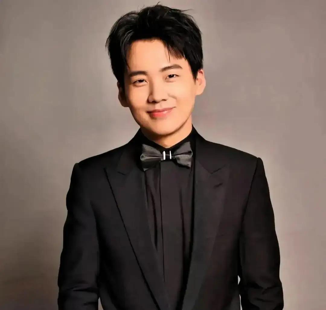 郭麒麟差点被换掉《庆余年3》开机前，资方想用流量顶掉范思辙。导演一句“换人