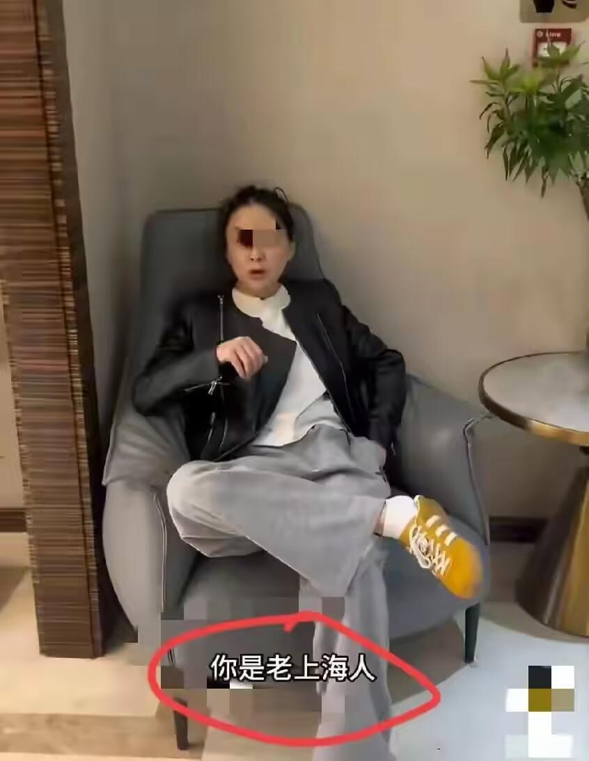 反转？健身房呵斥的大妈正脸被曝光后，有网友认出，这位大妈祖籍是安徽的，爷爷奶