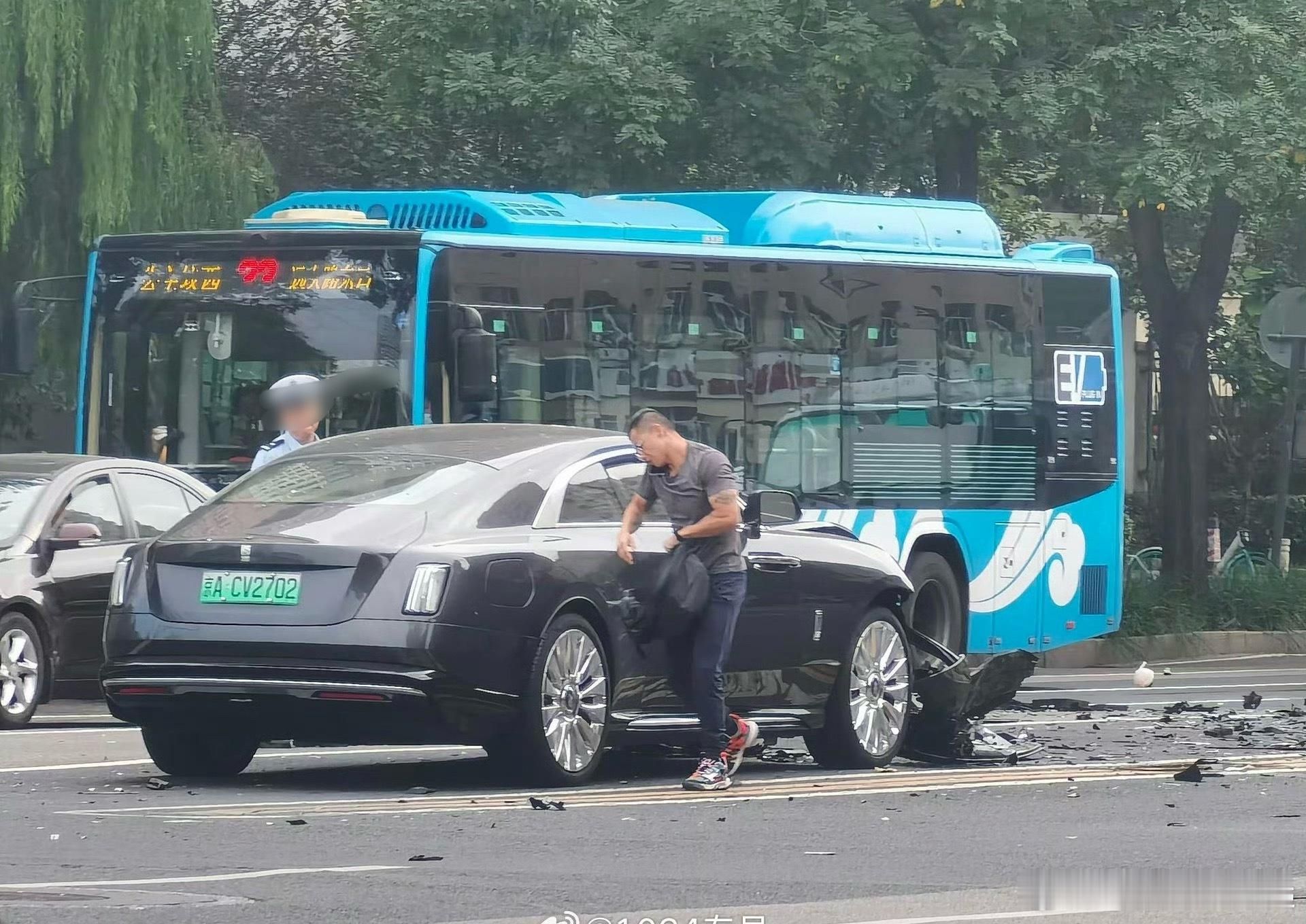 陈震谈落井下石这个事件其实网上没爆的时候我就知道了但一直没发，因为具体情况还是要
