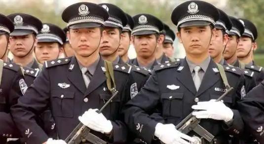 公职人员中，为什么警察要叫警“官”？说实话，警察叫“警官”这事儿，真是有点“