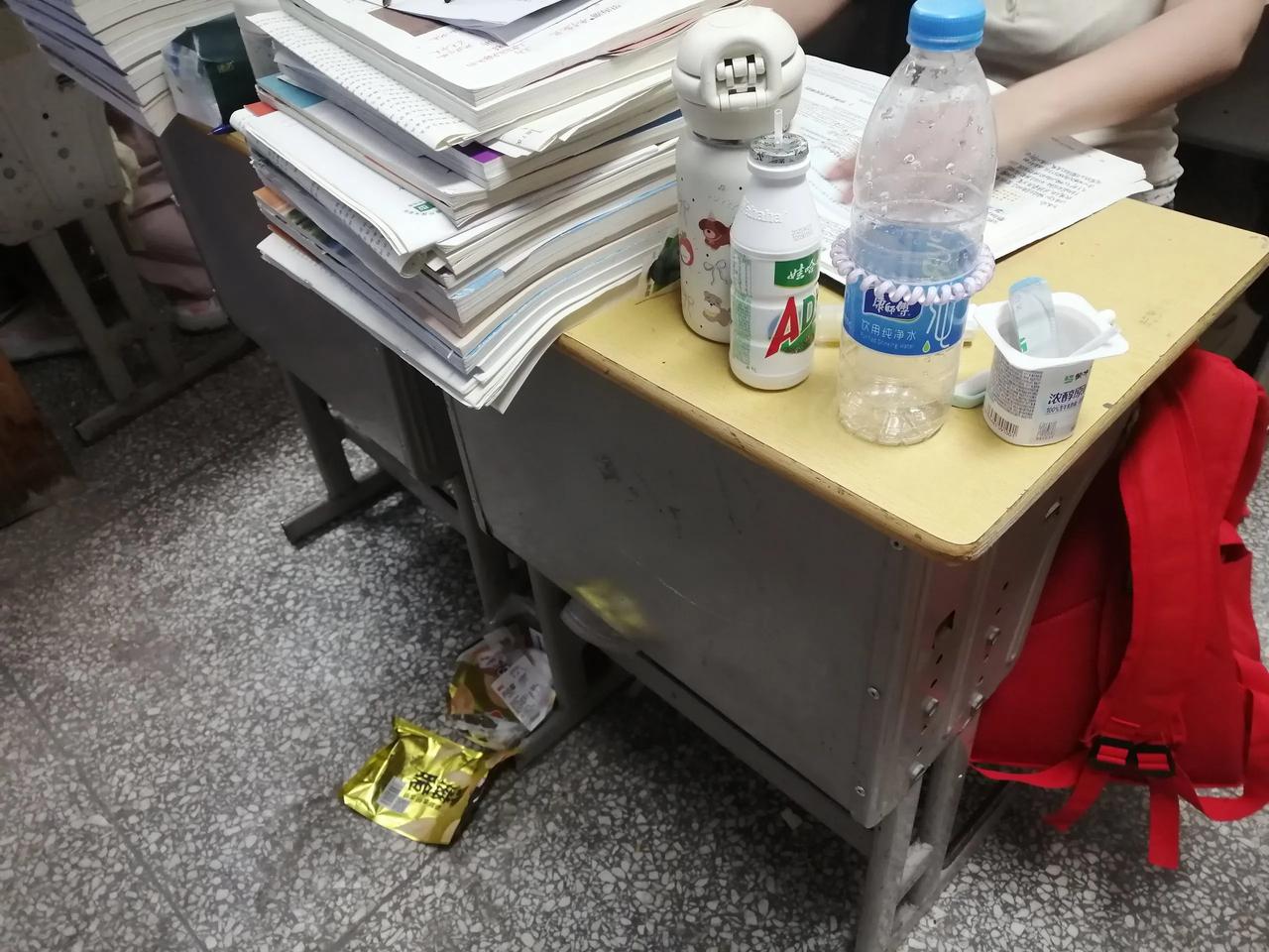 上班第一天，还是感觉有些不适的，困，而且有一种挥之不去的疲惫感。也许是因为假期