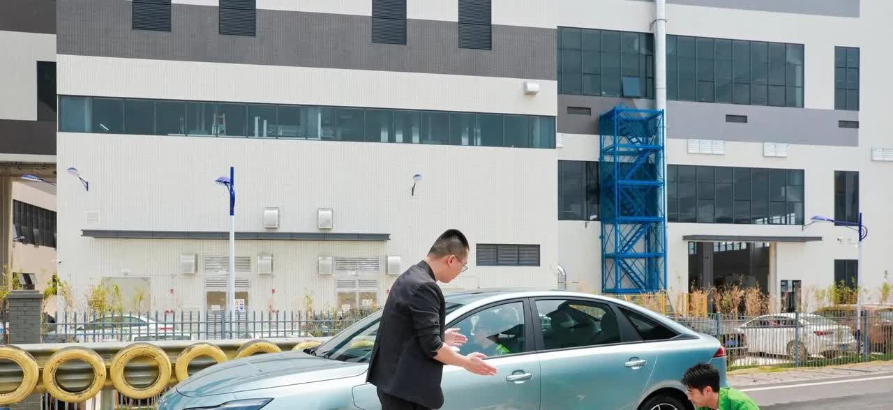 汽车市场竞争激烈就目前来看，国产车企五强已经拉开了距离！第一梯队：比亚迪