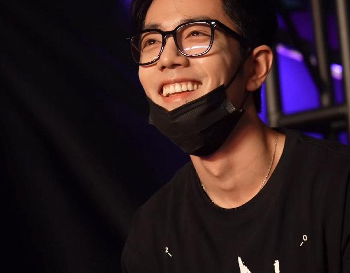 肖战快乐的时候眼睛会亮晶晶肖战小站记成立七周年肖战小站记成立七周年啦，是肖战