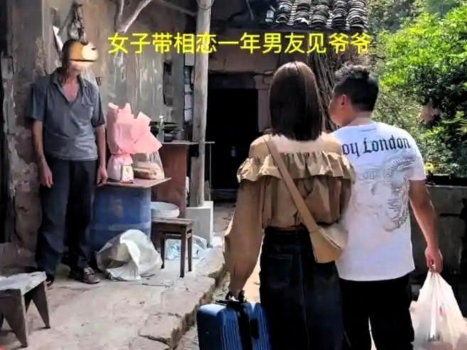 太绝情了！近日重庆一小伙跟女友回她老家，可刚走到家门口他往屋里一看，转身就走了，