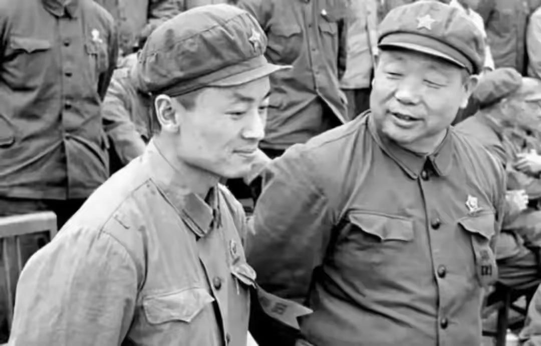 1947年，一个农民给解放军带路时，说了一句：“我有一个哥哥，叫陈锡联，跟红军走