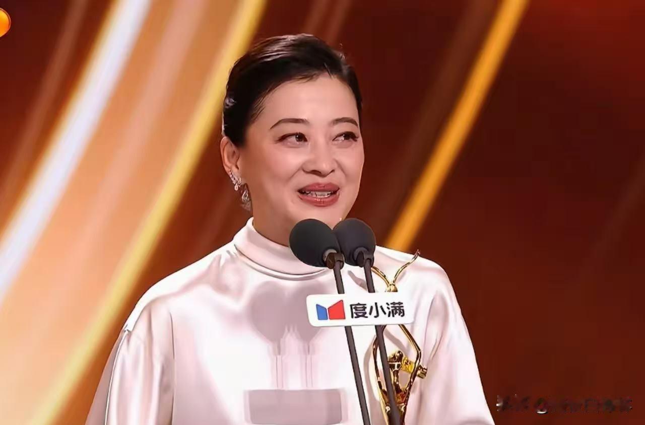 终于知道为什么梅婷在《生命树》里戏份不算最多，照样捧走了金鹰最佳女配角，原来