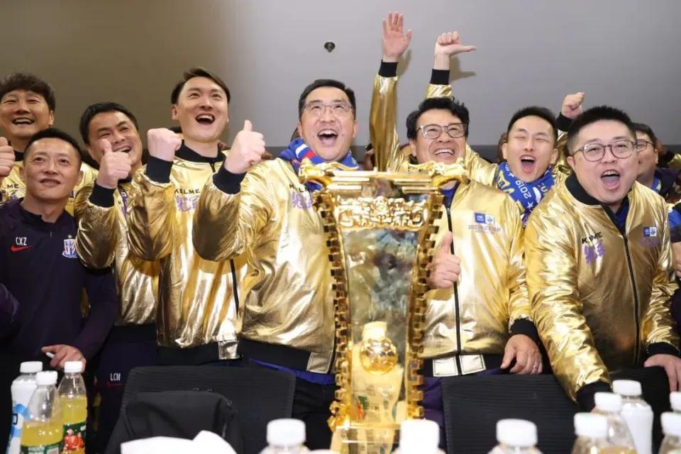 申花老总今年会不会去崇明基地拜访足坛教父徐根宝？按照前两年惯例都去拜访了！那今年