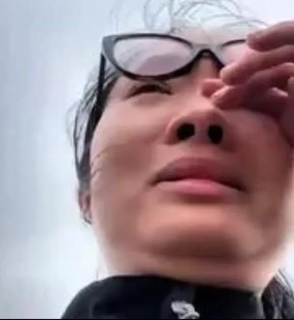 这大妈的良心呢？人到了中年再看襄阳这档子糟心事，蕞大的愤怒，不是大妈讹了