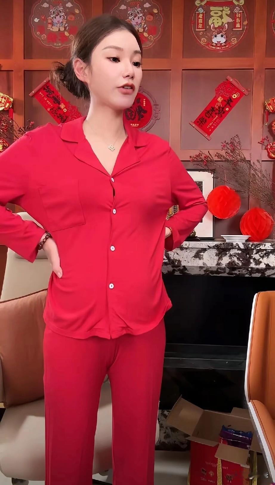 大S离开快一周年了，汪徐两家日子过得截然不同。汪家人丁兴旺，开启新生活。汪家