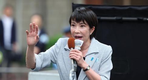 所有人都在等中国对日本出手，结果海关数据一公布，全都懵了。2025年11月，中国