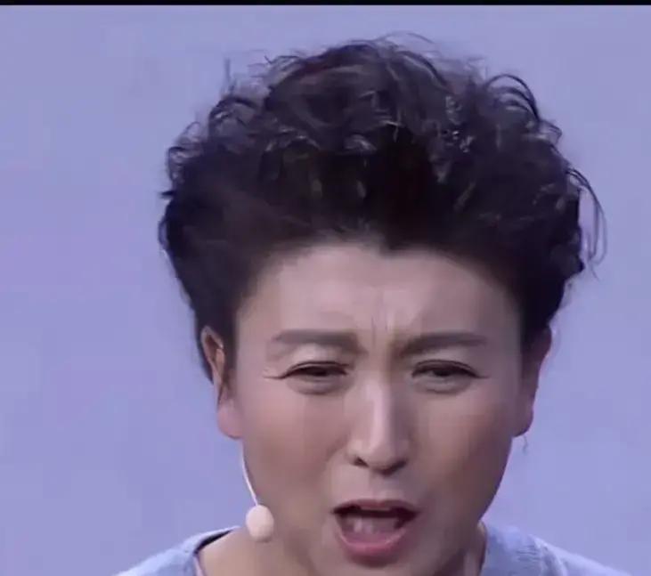 年薪几十万说不够花，全网炸锅！闫学晶一句“没十个菜吃不下饭”，弹幕瞬间刷屏