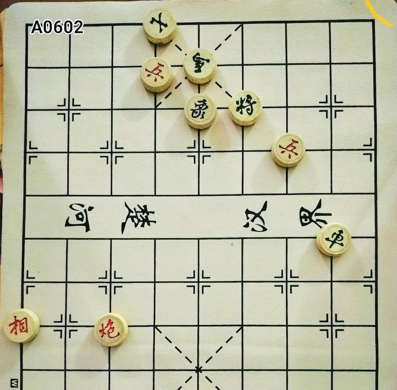 棋友“娄山关”发来的一盘棋局颇具挑战性。诸位也去挑战一下吧，写出正谱招以供大家探