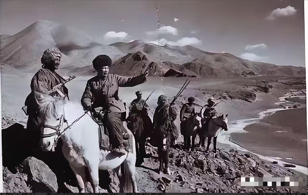 1950年，独立团横穿大漠，新兵起夜误入女兵营地撒尿，犯重罪。团长正处分时，女兵