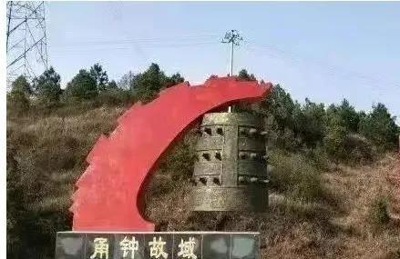 1977年7月，江西泰和，46岁的村民肖杨新匆匆赶往河边收鱼，忽然脚下被什么一绊