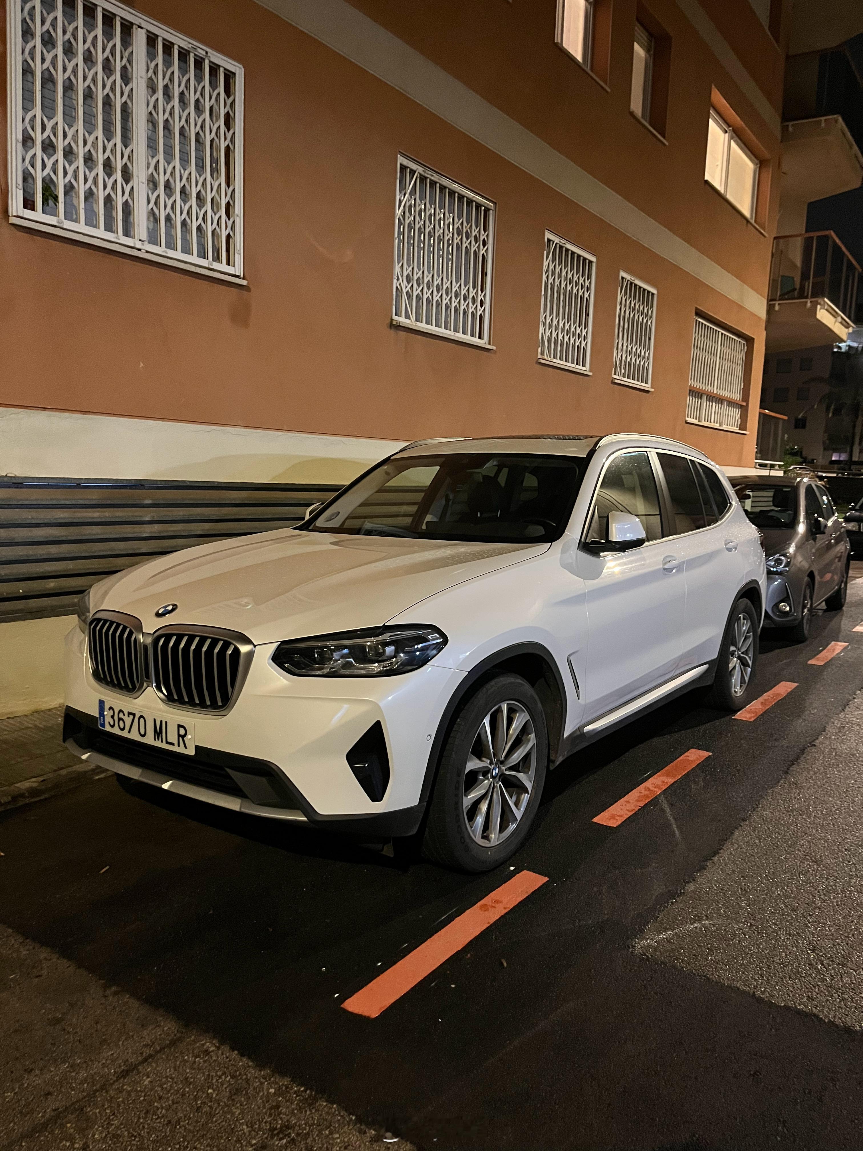 代步宝马还是喜欢开这种普通悬挂的，日常很舒服，乡村公路稍微激烈点也能拉得住。yz