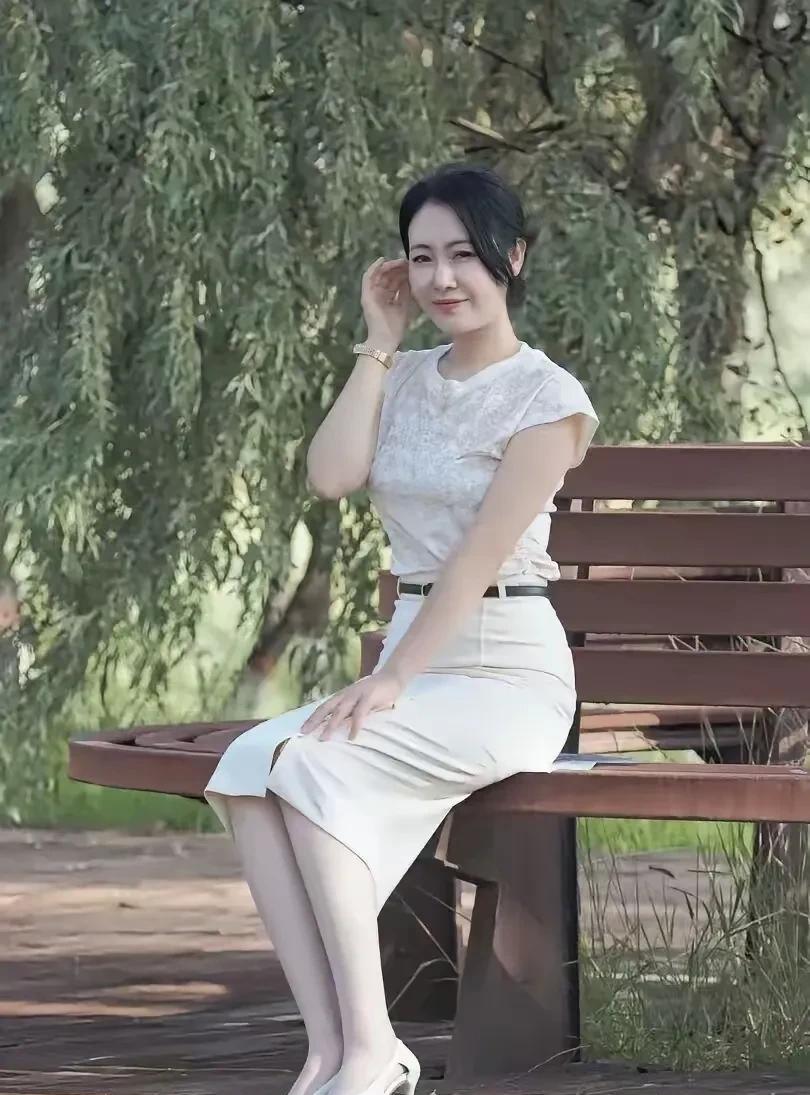 我最近跟一个美女聊了一个多月，但是一直没有确定关系，前几天突然跟我借3000块钱