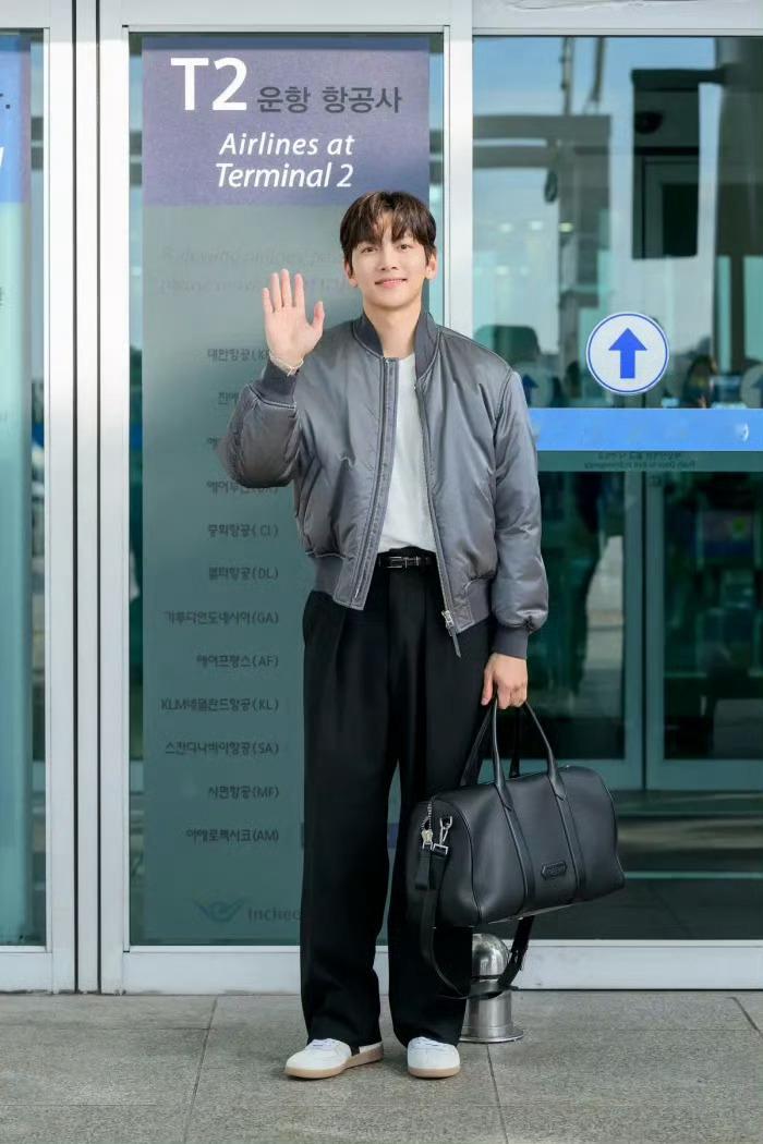 池昌旭✖️TOMFORD2026春夏时装秀出发✈️巴黎时装周时装周​​​