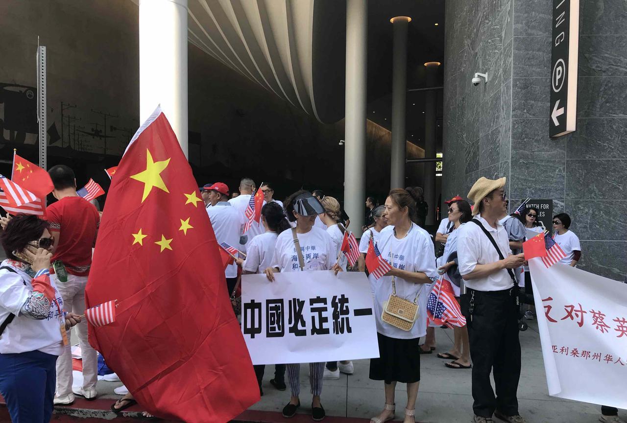 -假如台湾真的统一了，大陆会派多少部队过去驻守？先来看一下香港和澳门的驻军规模