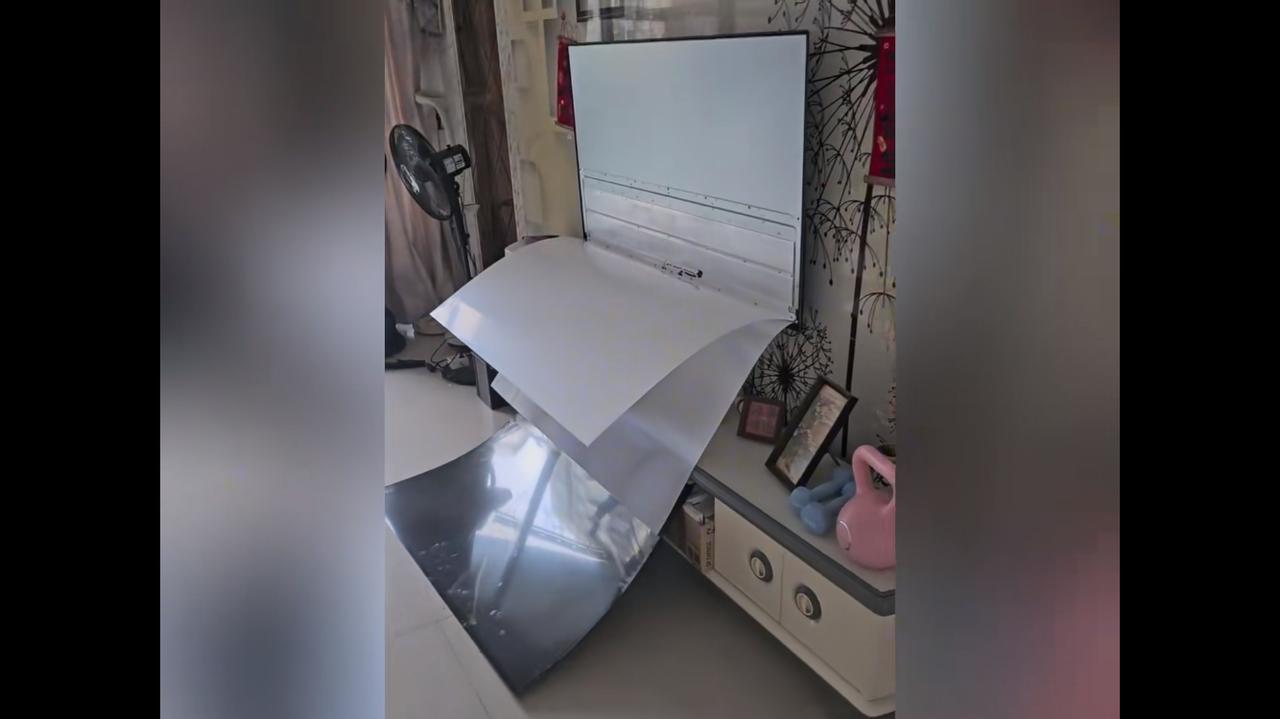 有小米粉丝发布了小米电视，一夜之间变成画面中的模样。在要求讲事实的网络