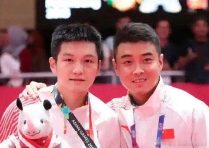 王皓不再叫樊振东“小胖”了，2026年2月3号那天，国乒宣布伦敦世乒赛怎么选人，