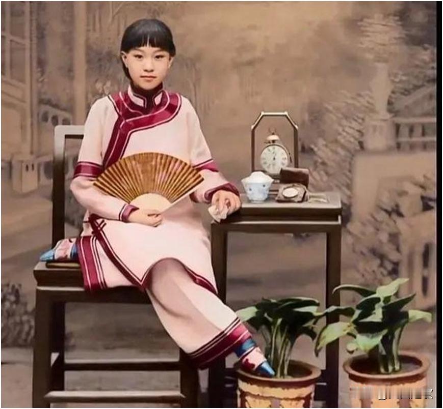晚清名妓杨翠喜，看起来像个孩子，可在当时她的身价高达12000金！“富二代”李叔