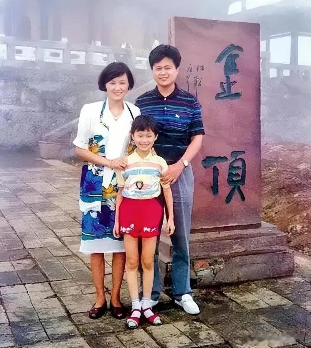 招人喜欢这优势！有人打小就有[呲牙笑]