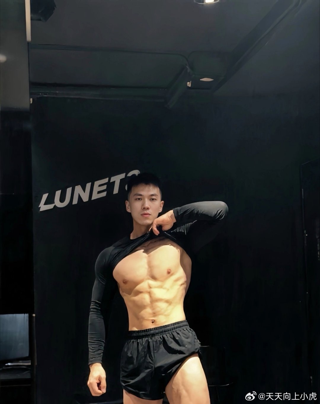 健身每日健身日记一介粗人健身教学健身操健身餐男生就应该保持一个好身材。