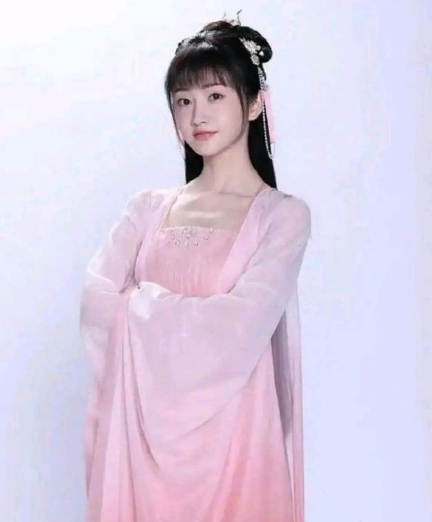 景甜沉香如屑试妆后辞演！当初《沉香如屑》说的是景甜和任嘉伦二搭，景甜进入电视剧