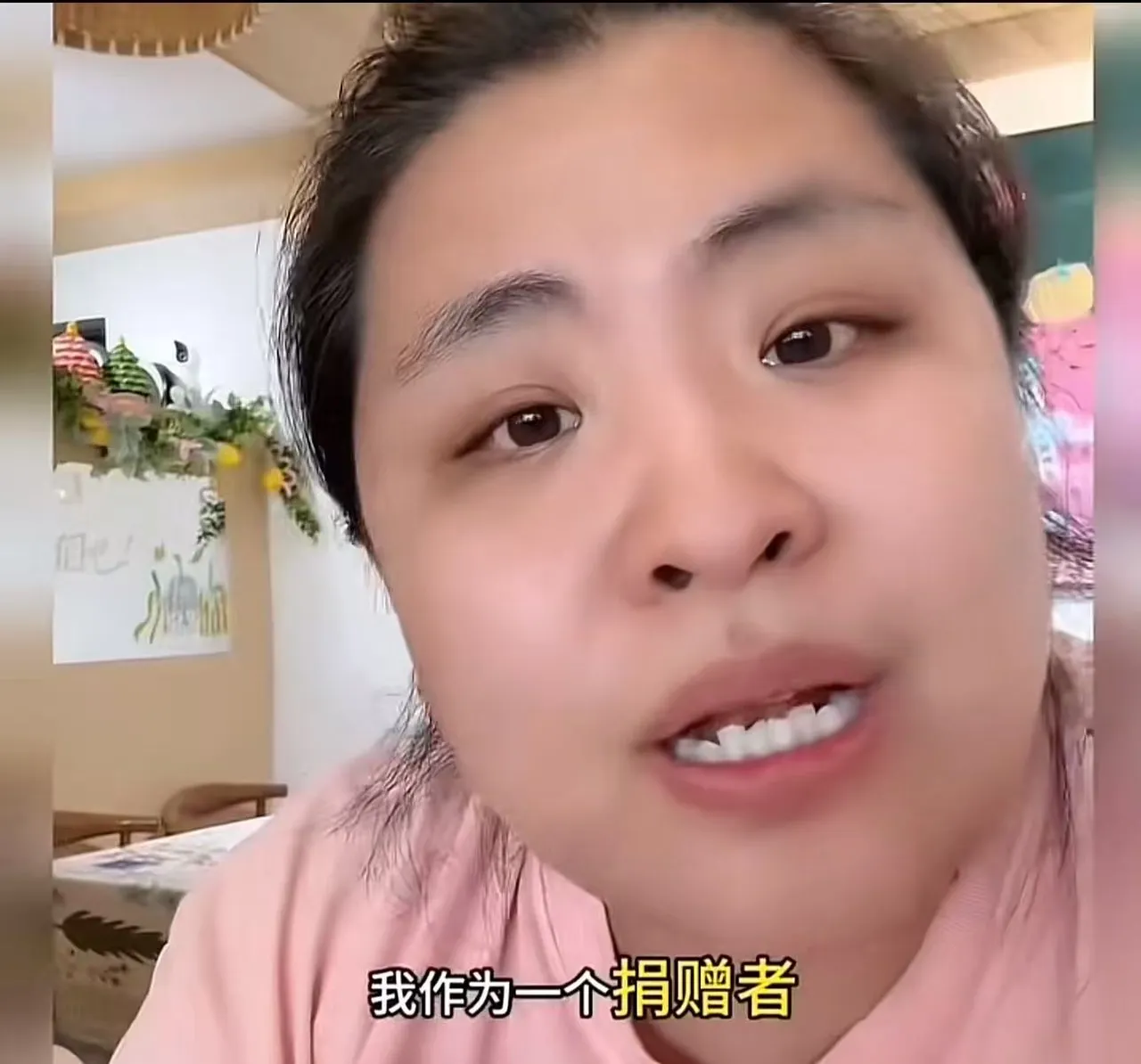 彻底炸锅！女子连续捐款数年，停捐一个月就被基金会打电话质问：你为什么不捐了？太讽刺！太离谱！全网无数