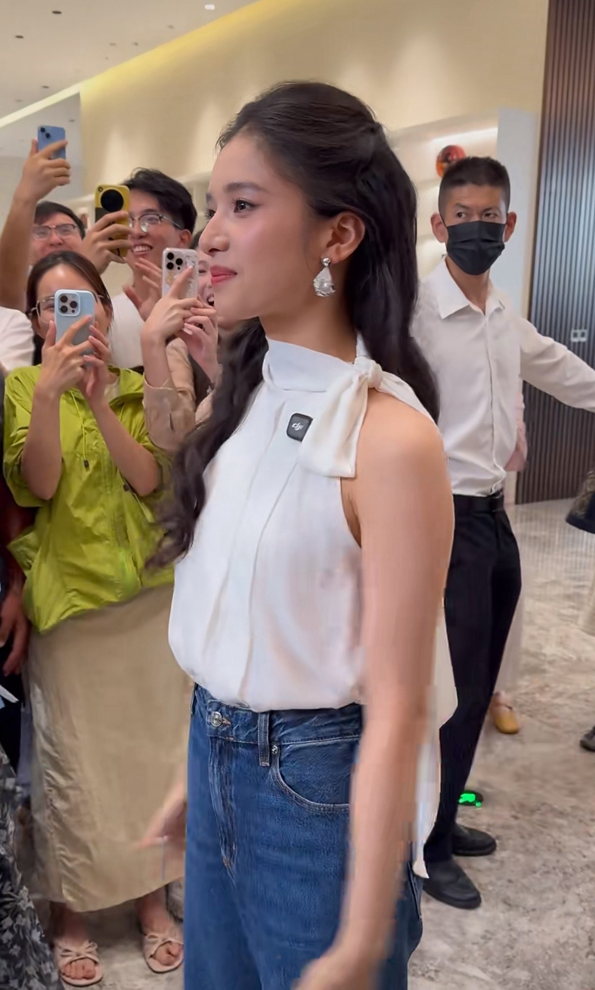 此女一出，听取哇声一片！ 看到张婧仪明白了啥叫“盘条靓顺”  ​