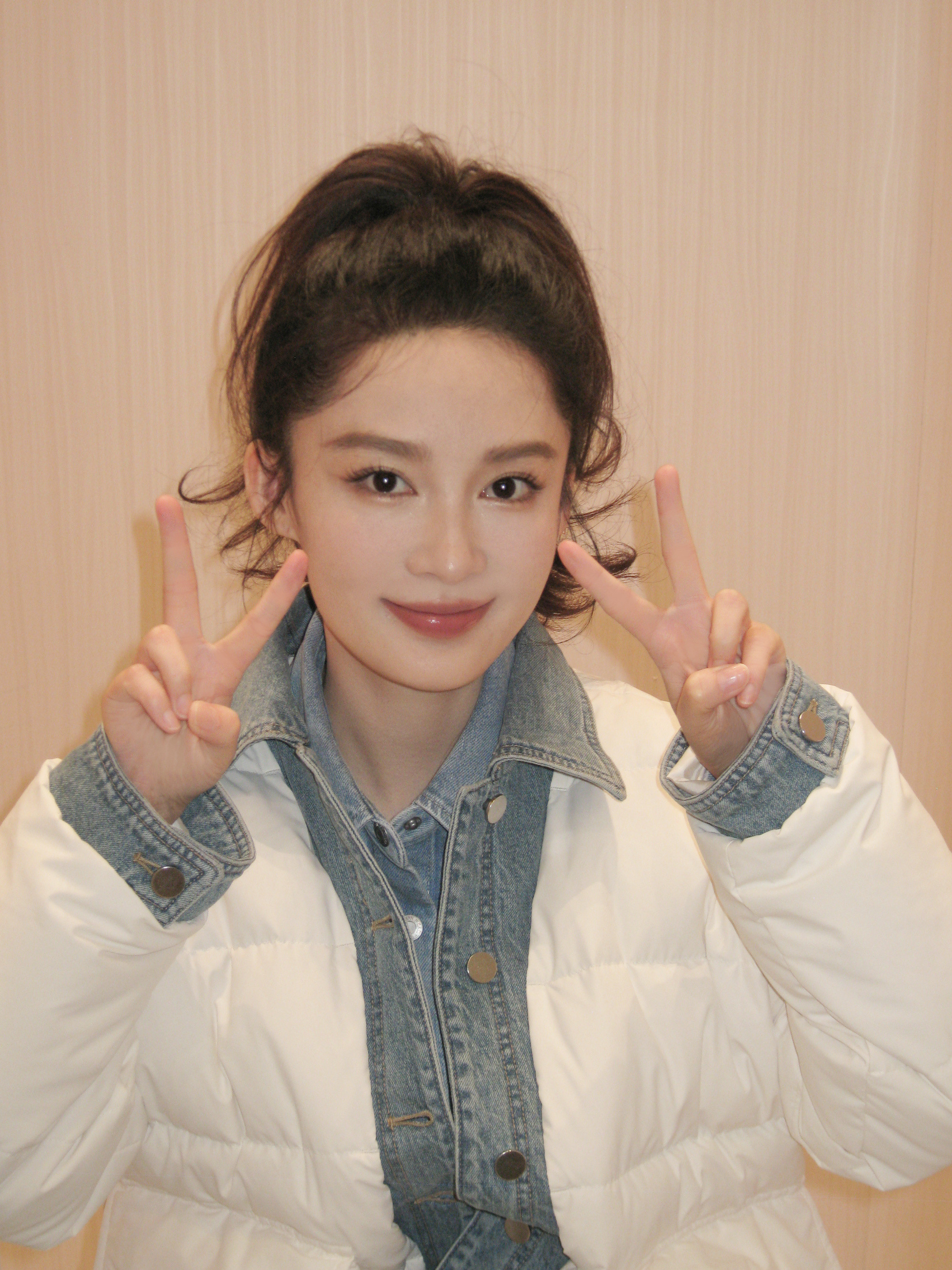 李沁，私服穿搭头像9宫格。李沁