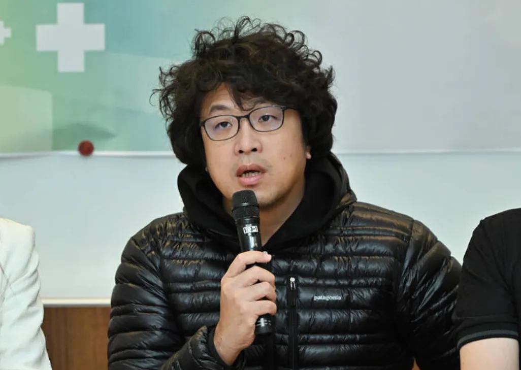 “台独”顽固分子沈伯洋12月27日针对台北市长蒋万安出席“双城论坛”叫嚣道：“双