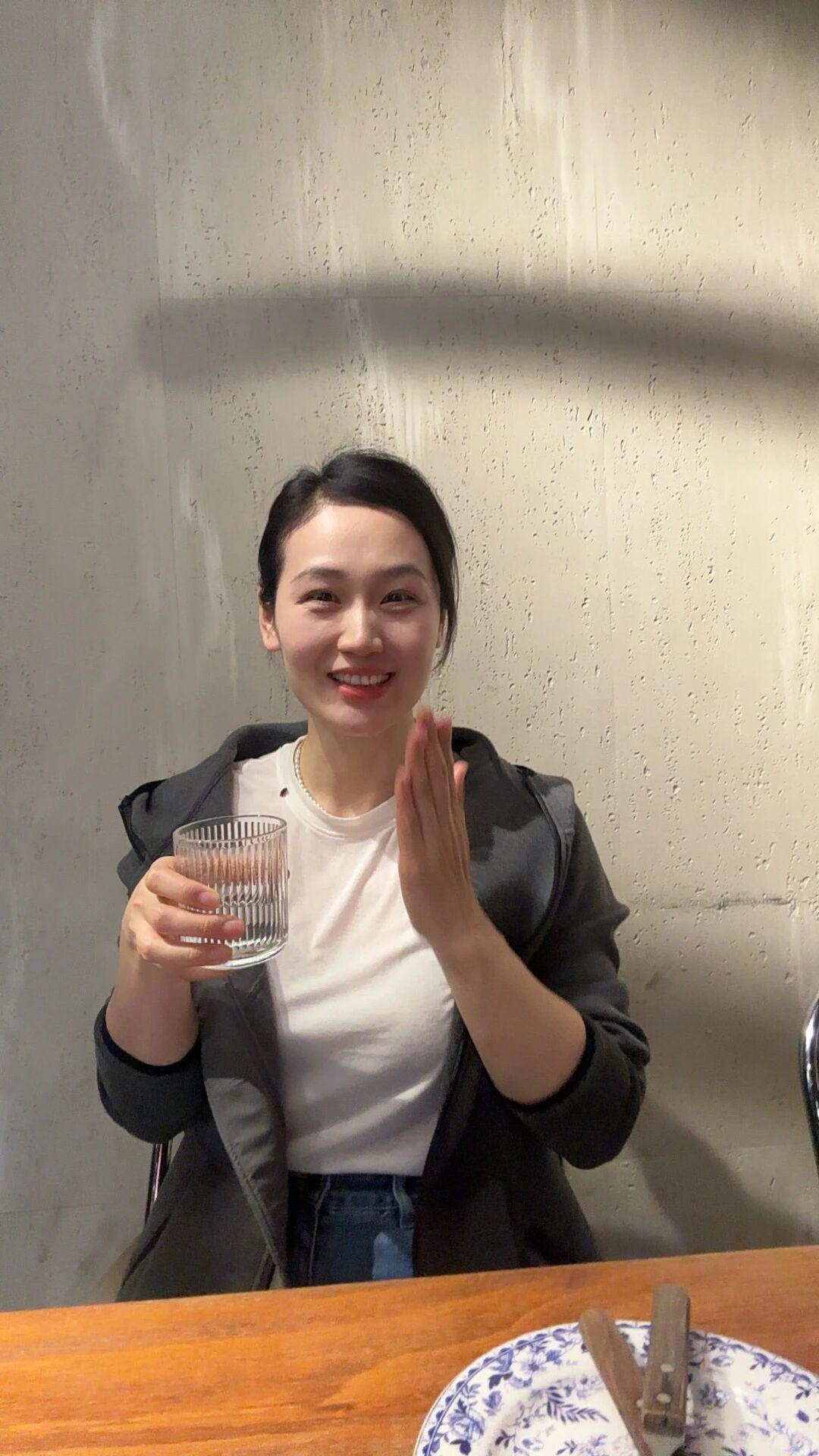 吃饱喝足，啥也不想。