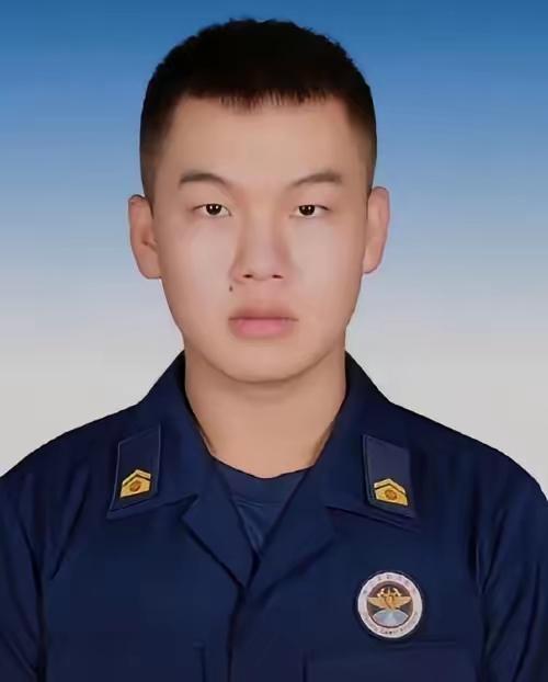 这小伙的命太苦了！他叫刘泽军，山西吕梁人，一岁的时候，他父亲离世，为了生计，他被