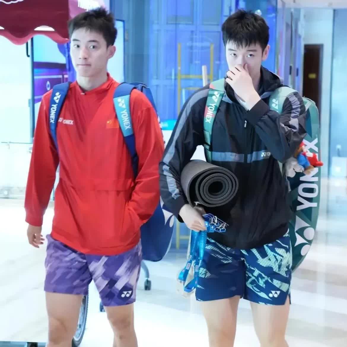 中国羽坛也是帅哥辈出，继林丹后，王正行（左）和李诗沣就是国羽的两大颜值担当，他俩