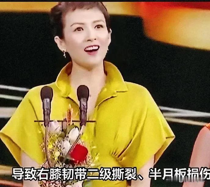 章子怡华表奖摔至韧带撕裂！成龙急扶显心疼，网友批红毯“美丽刑具”，穿高跟鞋气质好