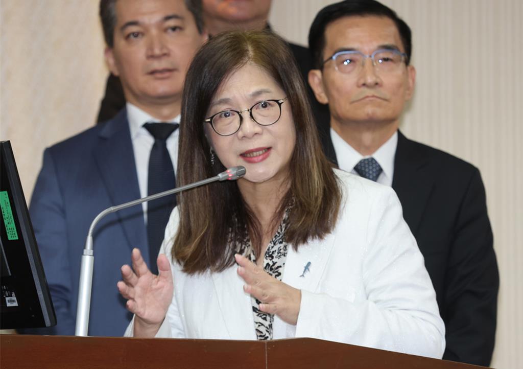 “台独”打手这阿Q精神简直笑掉人大牙。台媒报道，针对大陆在台湾东部海域执法巡查