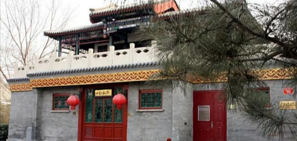 留在京城顶流餐厅里的爱情。95年，一两基围虾卖38，这就是当年的北京餐饮顶流：